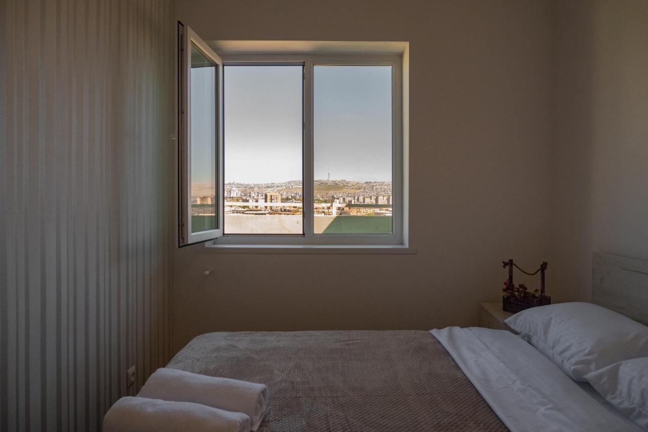 Bright Apartment On 13Th Floor เยเรวาน ภายนอก รูปภาพ