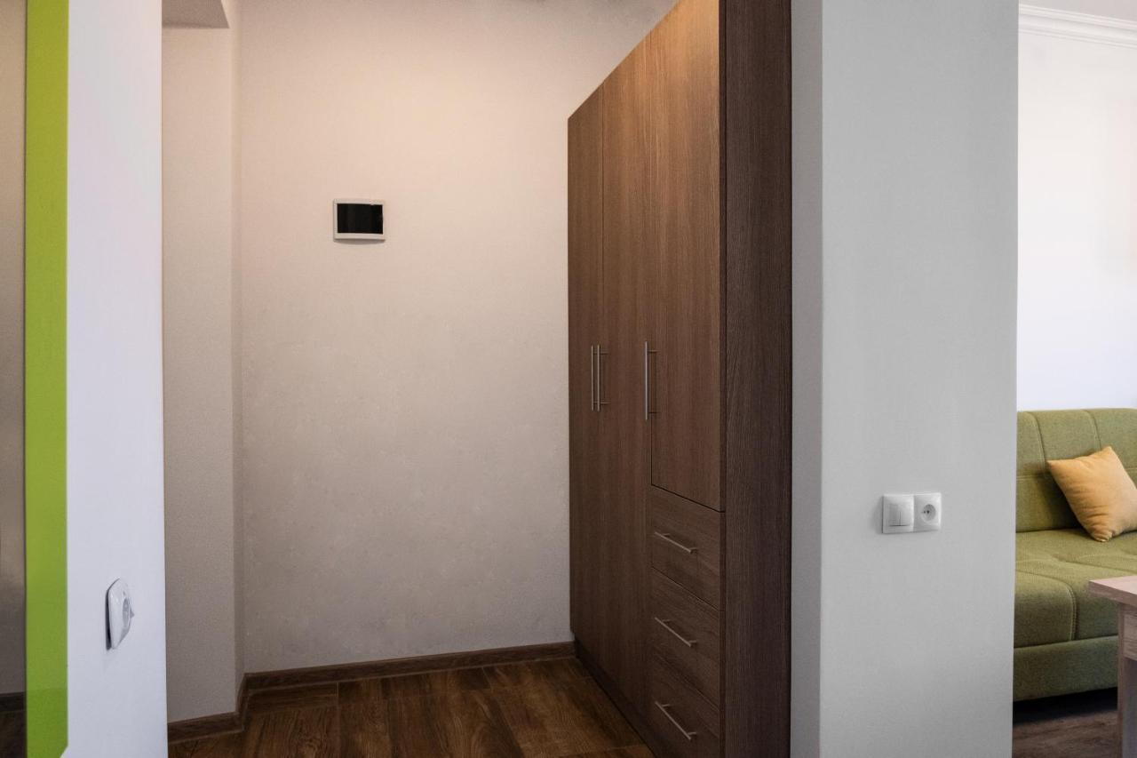 Bright Apartment On 13Th Floor เยเรวาน ภายนอก รูปภาพ